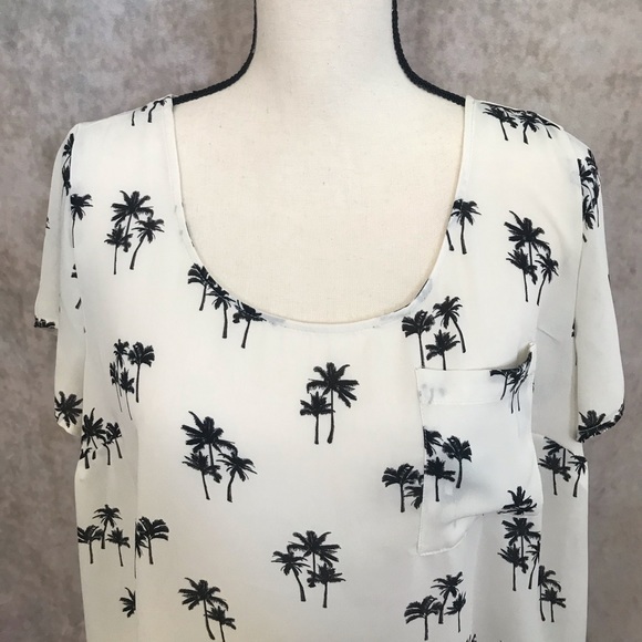 Adorable NWOT Torrid Blouse, size O - Picture 1 of 4